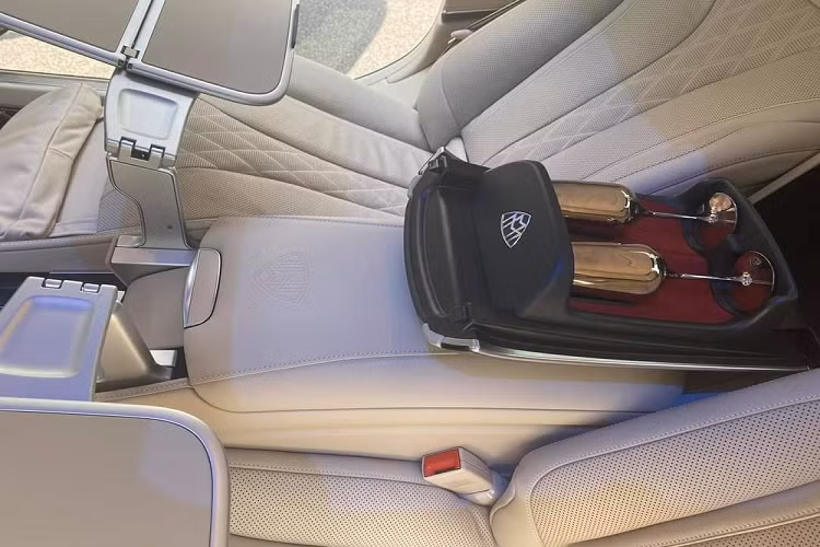 Mới đây, một chiếc xe siêu sang Mercedes-Maybach S450 4Matic đời 2018 đã chạy được hơn 1,5 vạn km được rao bán lại với mức giá 5,858 tỷ đồng tại TP HCM. Tính sương sương nếu ai đó mua chiếc xe này sẽ tiết kiệm được hơn 2,5 tỷ đồng so với đầu tư mua xe mới.
