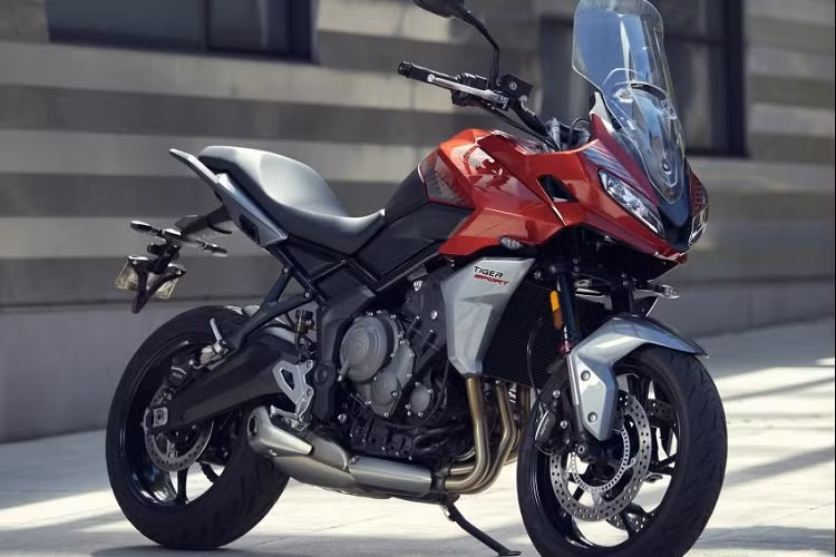 Sau một thời gian nhá hàng, thương hiệu xe môtô Anh Quốc vừa chính thức ra mắt mẫu Triumph Tiger Sport 660 2022 mới tại thị trường Châu Âu, đánh dấu sự xuất hiện của mẫu adventure hạng trung đầu tiên của mình.