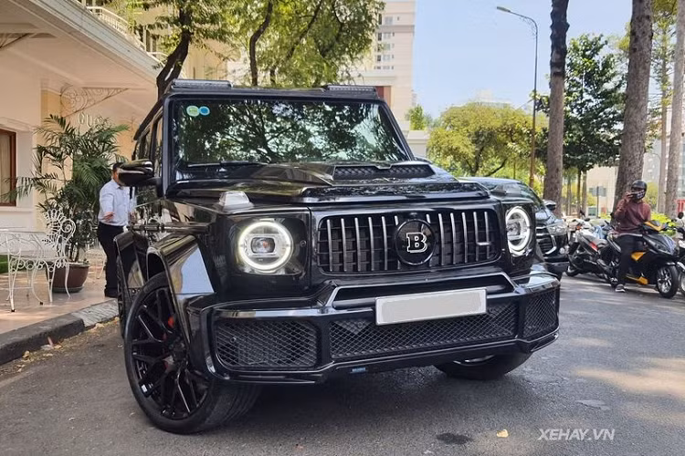 Sức mạnh mới giúp siêu SUV dễ dàng bứt tốc từ 0 - 100 km/h trong 4,1 giây, đạt tốc độ tối đa 240 km/h. Giá xe Mercedes AMG G 63 mới chính hãng tại Việt Nam là 10,619 tỷ đồng.