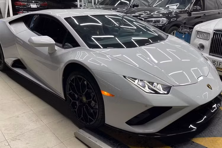 Lamborghini Huracan EVO RWD dau tien ve Viet Nam da thong quan-Hinh-2