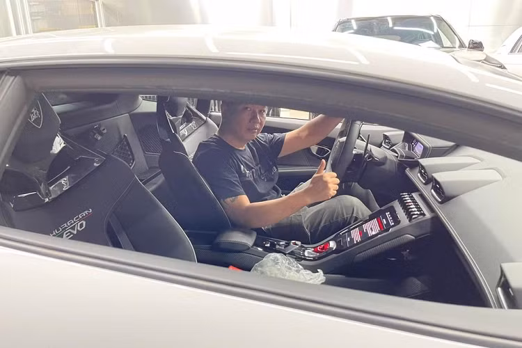 Lamborghini Huracan EVO RWD dau tien ve Viet Nam da thong quan