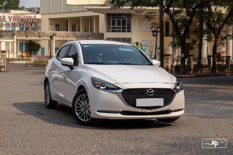 Bản nâng cấp mới Mazda 2 2021 đang được bán tại Nhật Bản với giá bán dao động từ 17.818-22.098 USD (khoảng 410 – 508 triệu đồng).