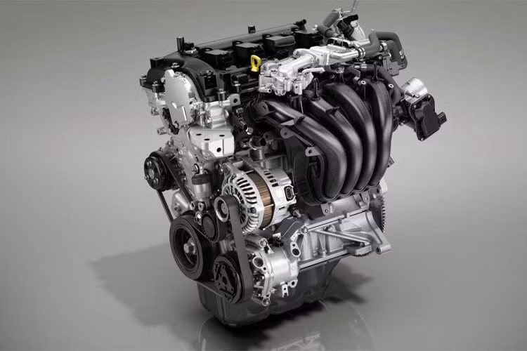 Trên một số phiên bản, động cơ xăng Skyactiv-G 1.5L của Mazda2 được cải tiến áp dụng công nghệ Diagonal Vortex Combustion giúp tiết kiệm nhiên liệu hơn. Công nghệ này cũng đồng thời giúp tăng vận tốc của hỗn hợp nhiên liệu cho phép đốt cháy nhanh, triệt để và ít lãng phí hơn. Tỉ lệ nén của động cơ Skyactiv-G 1.5L cũng tăng từ 12:1 lên 14:1.