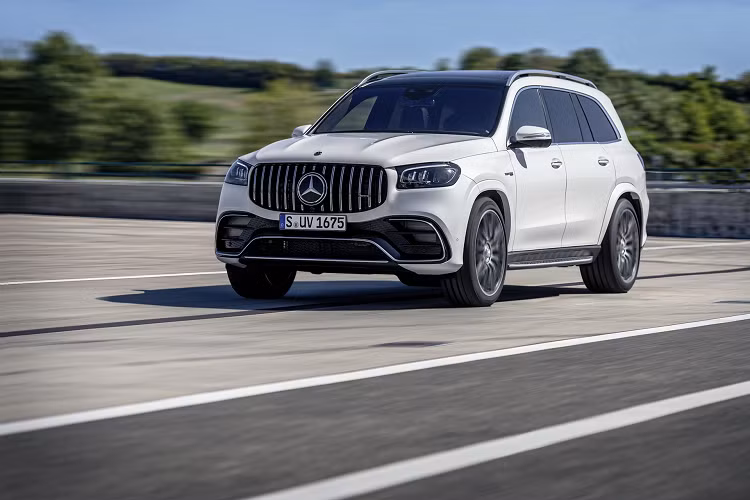  7. Mercedes-Benz GLS 63 AMG (603 mã lực): Mẫu SUV hạng sang này là sự kết hợp giữa sang trọng và sức mạnh. Không chỉ có cabin rộng rãi và tiện nghi, GLS 63 còn sở hữu hiệu suất ấn tượng. "Trái tim" của xe là khối động cơ V8 4.0L tăng áp kép, công suất 603 mã lực và mô-men xoắn 850 mã lực, khả năng tăng tốc 0-100 km/h trong 4,2 giây, tốc độ tối đa 280 km/h. Ảnh: Carscoops.