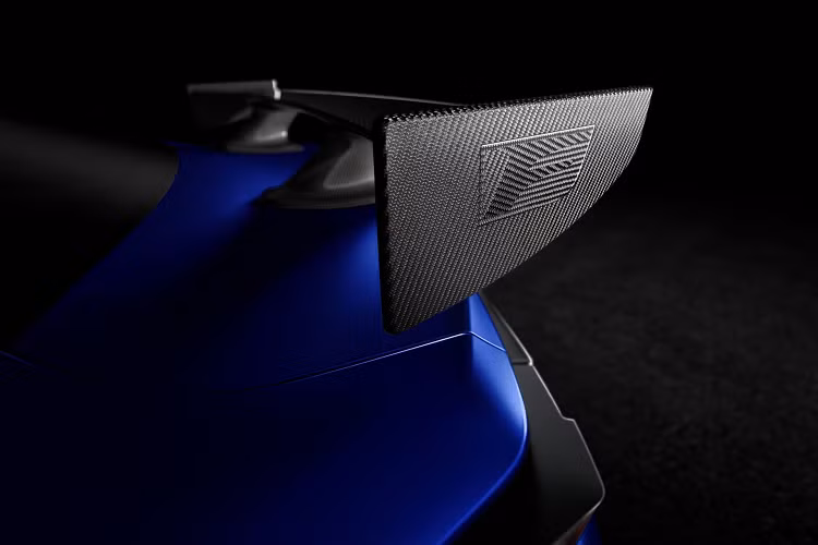 Lexus RC F 2022 có khả năng tương thích với Android Auto và Amazon Alexa và đều được trang bị màn hình đa phương tiện lớn 10,3 inch với độ phân giải cao và chế độ xem bản đồ toàn màn hình. Xe cũng được tích hợp tính năng khởi động từ xa thông qua đồng hồ đeo tay thông minh. Hơn nữa, Lexus cũng tích hợp hệ thống âm thanh vòm cao cấp Mark Levinson 17 loa, công suất 835 watt giúp đem tới trải nghiệm âm thanh cao cấp và chân thực nhất.