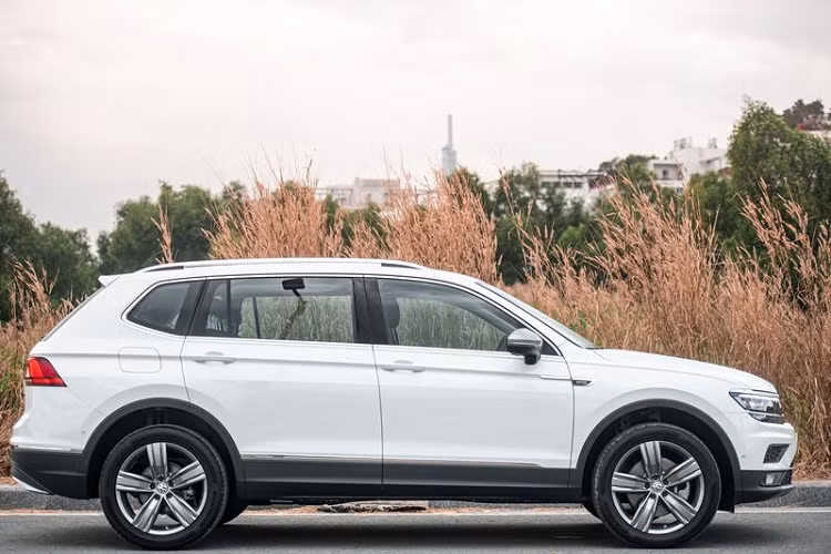 Sở hữu xe Volkswagen, khách hàng sẽ được hưởng chế độ bảo hành, bảo dưỡng toàn cầu. Với kho phụ tùng chính hãng được cung cấp nhanh chóng và giá cả hợp lý từ các nơi được ủy quyền chính thức ở Châu Á cũng như mạng lưới toàn cầu.