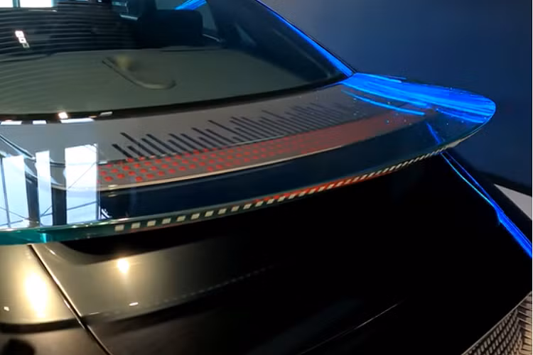 Khung gầm xe điện E-GMP của Hyundai Motor Group cho phép chiếc có thể gia tốc từ 0-100 km/h trong vòng dưới 3,5 giây, cũng như cự li di chuyển 500 km trên một lần sạc.