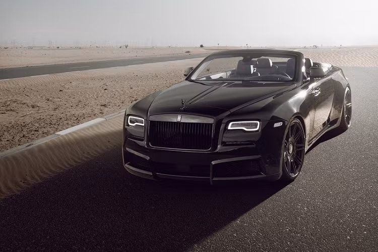 Rolls-Royce Dawn độ Overdose này trang bị cho chiếc xe bộ mâm rèn 22 inch do Vossen sản xuất, bọc trong bộ lốp kích thước 265/35 R22. Spofec cho biết, vì Overdose được phát triển dựa trên nền tảng của cấu hình trang trí Black Badge nên mọi chi tiết đều sẽ có lớp sơn hoàn thiện màu đen để đồng bộ vẻ ngoài hầm hố.