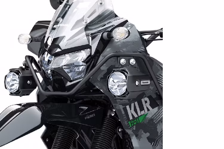Bình xăng 23 lít như phiên bản trước. Hệ thống chống bó cứng phanh (ABS) là trang bị tiểu chuẩn.