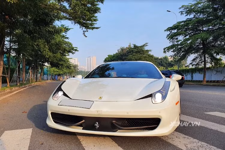 Chiếm ưu thế trong đoàn xe lần này là thương hiệu Ferrari khi có tới 6 "ngựa chồm", gồm 488 độ Novitec Rosso, 488 GTB biển ngũ quý 5, 458 Spider, 458 Speciale, California T và SF90 Stradale.
