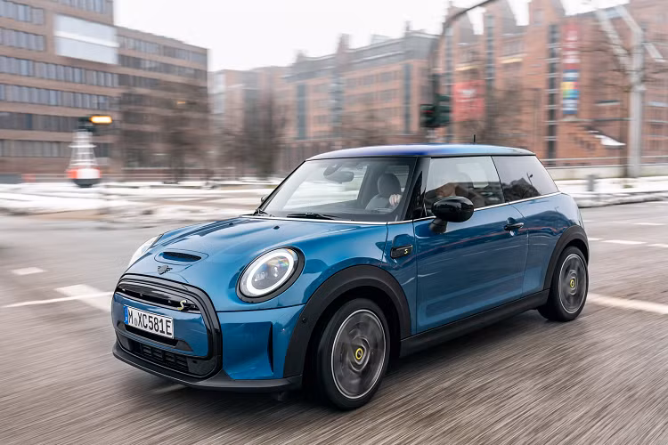 Giá xe MINI Cooper SE Electric Collection vẫn chưa được công bố. MINI cho biết mẫu xe này sẽ được bán ra thị trường từ tháng 3.