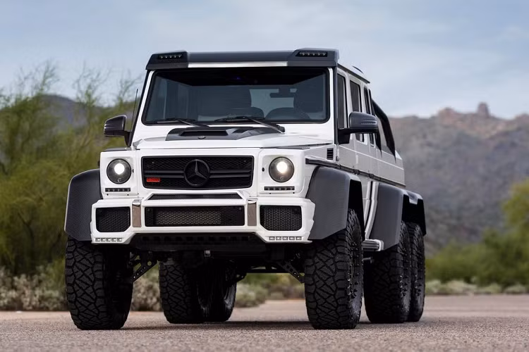 Cụ thể, khi lần đầu tiên được giới thiệu “quái thú” mưc giá xe Mercedes-Benz G63 AMG 6 × 6 được giao bán với mức giá khoảng 511.000 USD (khoảng 11,6 tỷ đồng).