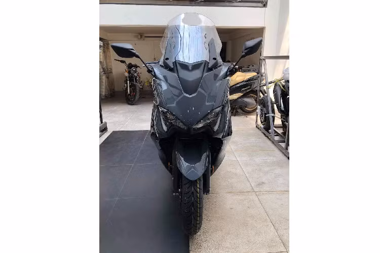Trước đó vào cuối tháng 10/2020, chiếc xe ga Yamaha TMax 560 2021 đầu tiên đã về nước ta, cũng là bản Tech Max nhưng là đời 2020.