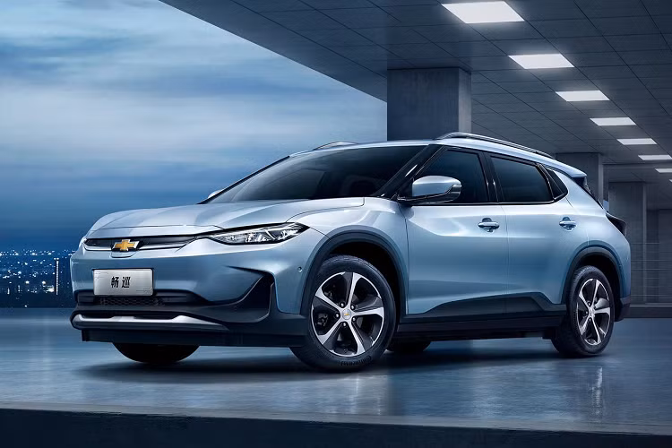 Chevrolet Menlo: Mẫu xe này chỉ được bán tại thị trường Trung Quốc với 4 phiên bản là Starshare, Galaxy, Nebula và Starlux. Nhờ trợ cấp từ chính phủ, Menlo là chiếc xe điện gầm cao rẻ nhất thị trường. Chevrolet trang bị cho Menlo động cơ mạnh 148 mã lực, mô-men xoắn cực đại 350 Nm.