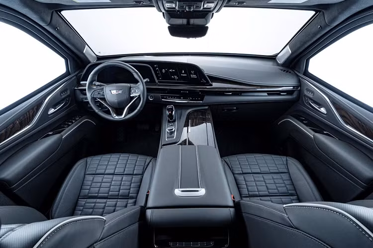 Nhằm mang đến sự an toàn tối đa cho các khách hàng ưa chuộng mẫu xe SUV hạng sang Cadillac Escalade, công ty chuyên chế tạo xe bọc giáp Inkas Armored Vehicle Manufacturing từ Canada mới đây đã giới thiệu phiên bản bọc giáp chống đạn cho Escalade thế hệ mới.