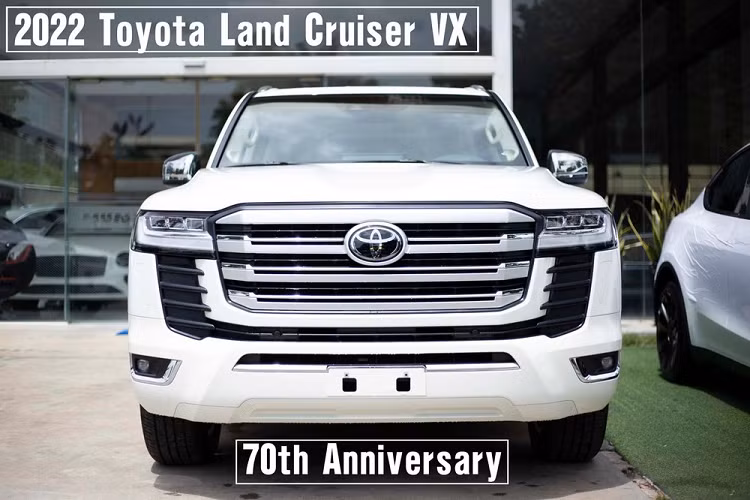 Mới đây nhất, sau khi đã nhập 1 lô xe Toyota Land Cruiser 2022 phiên bản Trung Đông về nước, các công ty nhập khẩu tư nhân Campuchia tiếp tục săn đón các phiên bản khác của mẫu xe SUV được mệnh danh là biểu tượng cho sự bền bỉ của hãng Toyota.
