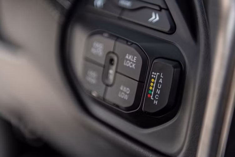 Với tất cả các cải tiến trên, khối động cơ Hemi V8 nguyên bản đã có sức mạnh mới lên đến 1.012 mã lực tại tua máy 6.500 vòng/phút và mômen xoắn cực đại 1.314 Nm tại tua máy 4.200 vòng/phút.