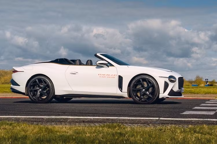 Theo hãng Bentley, khi mua Mulliner Bacalar, khách hàng có thể chọn những chất liệu mình thích để dùng cho xe. Đồng thời, hãng Bentley cũng đã cẩn thận hướng dẫn khách hàng để đảm bảo không có chiếc Bacalar Mulliner Bacalar nào giống hệt nhau.