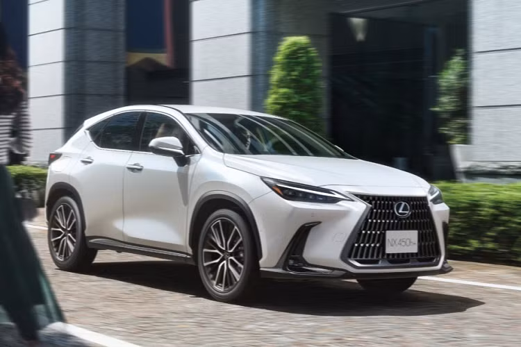 Sau 4 tháng ra mắt, Lexus NX 2022 mới đã chính thức được bày bán ở thị trường quê nhà với 4 phiên bản, bao gồm NX250, NX350, NX350h và NX450h+. Giá xe Lexus NX 2022 ở thị trường Nhật Bản dao động từ 4,55 - 7,38 triệu Yên (khoảng 910 triệu đến 1,47 tỷ đồng).