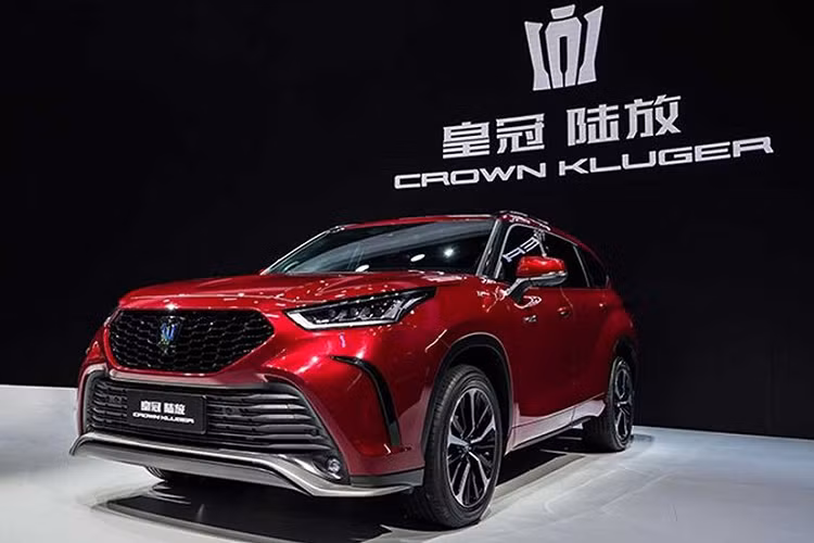Can canh Toyota Crown SUV - ban nang cap cua Toyota Highlander