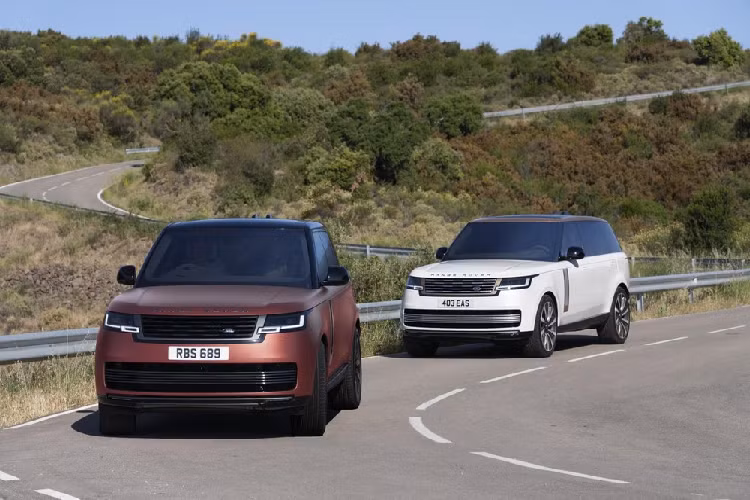 Vào hồi tháng 10 năm nay, hãng Land Rover đã chính thức vén màn thế hệ tiếp theo của dòng SUV hạng sang Range Rover 2022 mới. Sau gần 2 tháng, dòng xe này tiếp tục được bổ sung phiên bản SV sang trọng hơn.