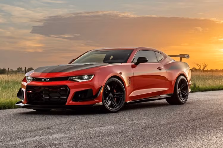  Chevrolet Camaro Exorcist 1000 mã lực sở hữu ngoại thất độc đáo với biểu tượng kỷ niệm 30 năm (30th-anniversary) được bao quanh bởi vòng nguyệt quế ở 2 bên sườn xe - đặt ngay sau vòm bánh trước. Ngoài ra, mỗi chiếc đều được đi kèm một tấm kim loại đánh số thứ tự xuất xưởng và dòng chữ "Anniversary Edition".