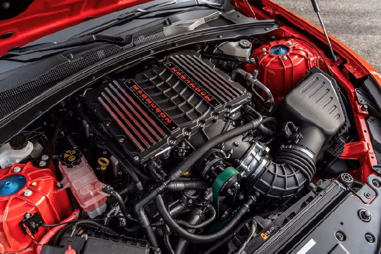 Tất cả những thay đổi trên đã giúp Chevrolet Camaro Exorcist mạnh mẽ tới 1.000 mã lực và có mô-men xoắn cực đại 1.197 Nm. Sức mạnh này giúp chiếc xe cơ bắp Mỹ dễ dàng tăng tốc từ 0 - 97 km/h chỉ trong 2,1 giây trước khi cán tốc độ tối đa 349 km/h.