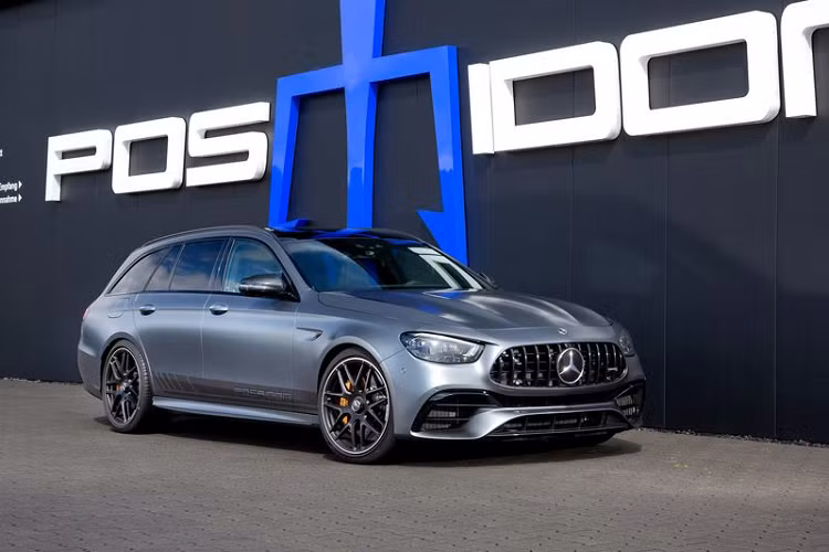 Posaidon đã cung cấp 3 gói nâng cấp sức mạnh khác nhau cho Mercedes-AMG E63 S Estate mới, gói đầu tiên là RS 830, bổ sung cho xe bộ tăng áp nâng cấp, bộ lọc khí thể thao và các ống dẫn riêng biệt đi kèm bộ chuyển đổi xúc tác hiệu suất.