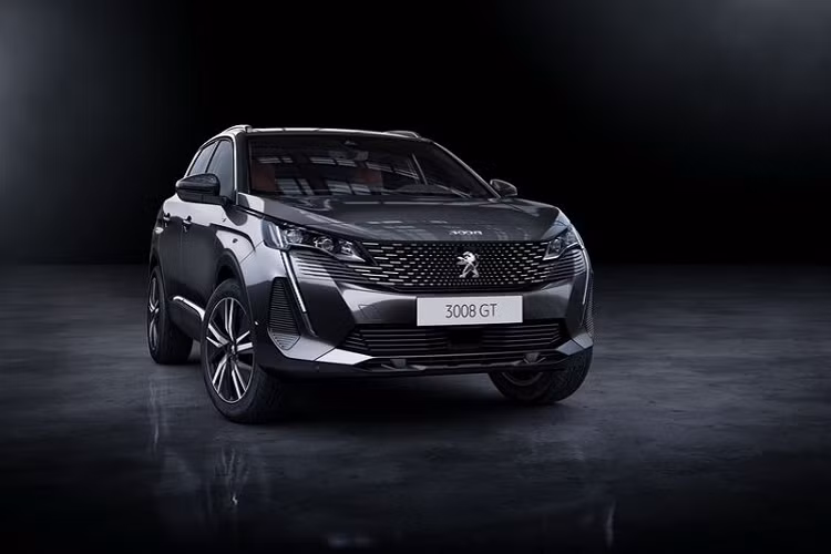 Theo đó, một đại lý chính hãng của Peugeot tại Hà Nội đã bắt đầu nhận cọc mẫu Peugeot 3008 2021 mới và tiết lộ rằng xe sẽ ra mắt vào tháng 6 tới. Đối thủ mới của Mazda CX-5 hiện vẫn chưa có giá bán dự kiến nhưng đại lý cho biết khách hàng sẽ được hoàn % tiền cọc nếu không còn ý định mua xe khi xe ra mắt.