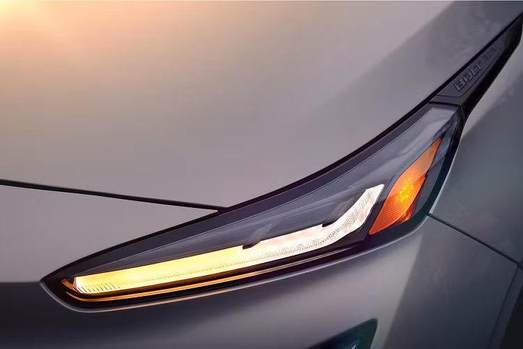 Tuy nhiên, Mỹ không phải là thị trường duy nhất Tesla giảm giá, và mức giảm ở đây rất nhỏ so với những gì hãng đã làm ở Nhật Bản, nơi họ giảm giá Model 3 tới 24%, theo Bloomberg. Giá khởi điểm của Model 3 tiêu chuẩn đã giảm xuống còn 4,29 triệu yên (40.500 USD) từ 5,11 triệu yên vào thứ Năm.