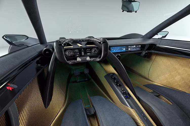 SP Automotive tuyên bố rằng “Zero Gravity” sẽ có thể đi từ 0-100 km/h trong 1,55 giây, từ 100-200 km/h trong 1,7 giây, và từ 0-300 km/h trong 7,1 giây. Thời gian ¼ dặm sẽ là 7,5 giây, một con số khiến người ta choáng váng khi nó nhanh hơn đến cả giây so với Rimac Nevera, siêu xe điện hiện đang giữ kỷ lục với thời gian 8,58 giây.