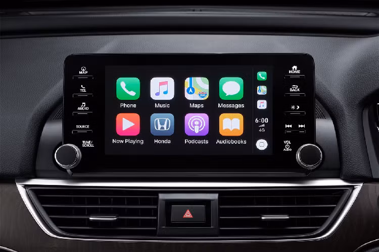 Accord e: HEV TECH bổ sung chức năng hệ thống camera đa góc nhìn, camera quan sát xung quanh, hệ thống giám sát giao thông chéo để cảnh báo khi có xe đang di chuyển khi lùi, hệ thống hỗ trợ đỗ xe thông minh của Honda để giúp bạn đỗ xe chính xác và an toàn hơn với hệ thống phanh khẩn cấp.