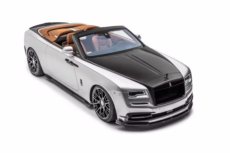 Gói Softkit cho chiếc xe siêu sang Rolls-Royce Dawn bao gồm rất nhiều chi tiết bằng sợi carbon như bộ chia phía trước mới kèm vây gió ở hai bên, viền lưới tản nhiệt, phần trung tâm của nắp ca-pô, nẹp sườn xe, viền kính chắn gió, viền của chắn bùn, nắp cốp, bộ khuếch tán gió phía sau và cánh lướt gió nhỏ.