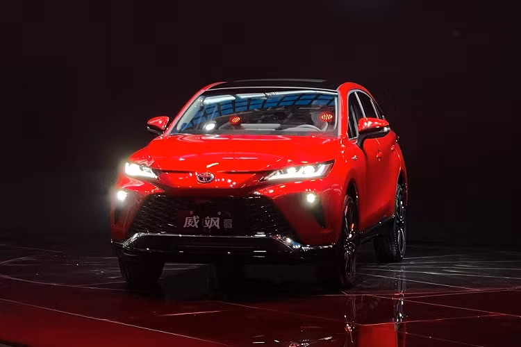 Tại triển lãm Ô tô Quảng Châu 2021 hiện đang diễn ra tại Trung Quốc, hãng Toyota đã chính thức ra mắt thế hệ mới của dòng SUV cỡ trung Venza. Toyota Venza 2022 mới chính là phiên bản đổi tên và thiết kế của Harrier thế hệ mới đã ra mắt thị trường Nhật Bản vào hồi tháng 4 năm ngoái.
