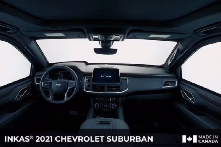 Phần còn lại của cabin xe hầu hết vẫn giống với Suburban 2021 thông thường, điều đó có nghĩa là người ngồi trong xe sẽ được hưởng không gian rộng rãi và sang trọng.