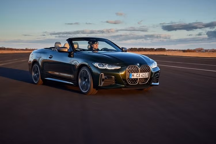 Hai biến thể hàng đầu là M440i và M440i xDrive Convertibles sử dụng động cơ tăng áp 3.0L 6 xi-lanh cho 382 mã lực và 500Nm.