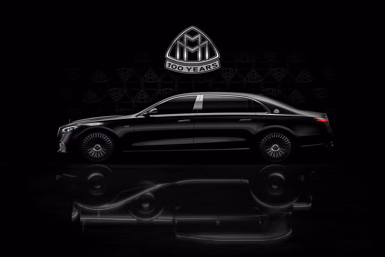 Mới đây, Mercedes-Benz đã đăng tải đoạn video ngắn nhằm kỷ niệm 100 năm sinh nhật của thương hiệu Maybach. Nếu để ý kỹ hơn người xem sẽ thấy, bên cạnh thông điệp đầy ý nghĩa về lịch sử và cả tương lai mà hãng xe nước Đức muốn truyền tải, đoạn video ngắn còn bật mí về việc hãng này sẽ tiếp tục gắn bó với loại động cơ V12 trên Maybach.