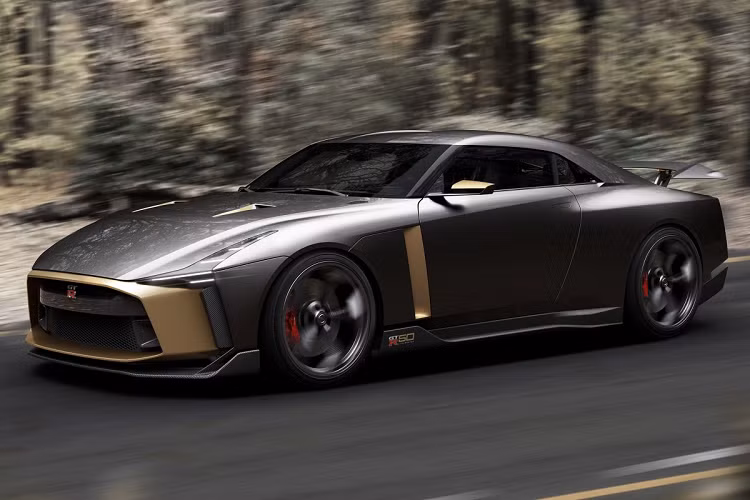 Với số lượng sản xuất giới hạn 50 chiếc toàn cầu, mức giá xe Nissan GT-R50 xấp xỉ 1 triệu Euro (khoảng 26 tỷ đồng) không phải là quá cao đối với những khách hàng giàu có.