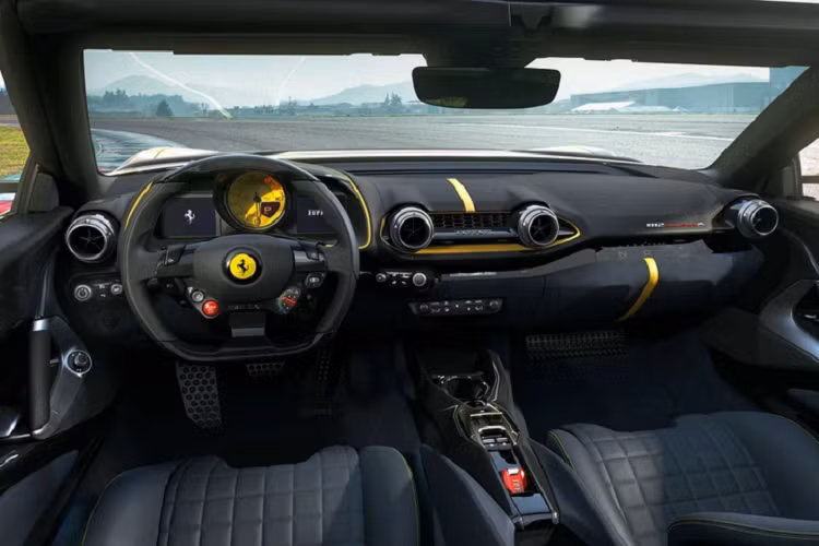 Nội thất của 812 Competizione và 812 Competizione A khá tương đồng với đàn em 812 Superfast và 812 GTS. Xe cũng được trang bị màn hình kỹ thuật số tại ghế phụ với các thông số cơ bản như vận tốc, vòng tua máy… Tapi cửa được thiết kế lại để tối ưu hóa trọng lượng cho chiếc xe.
