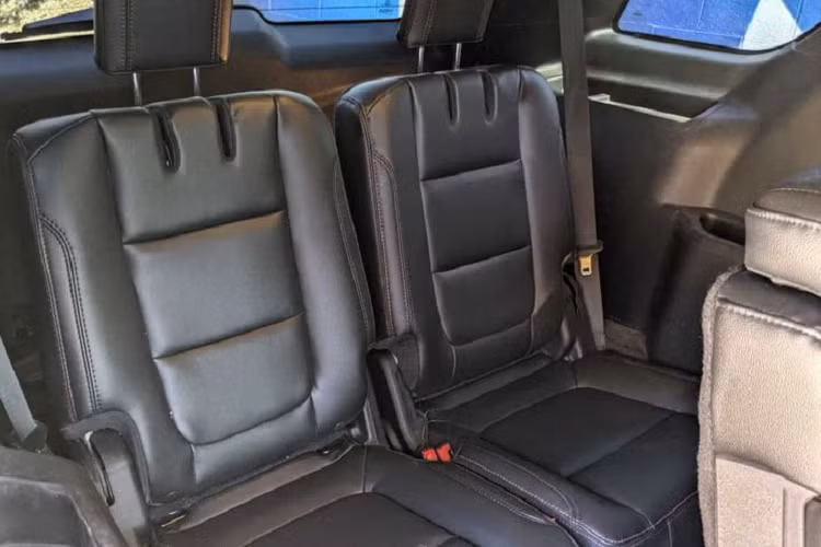 Chiếc Ford Explorer Limo độ Limo này có thể chứa được đến 10 người, chủ yếu là nhờ không gian rộng rãi ở hàng ghế giữa.