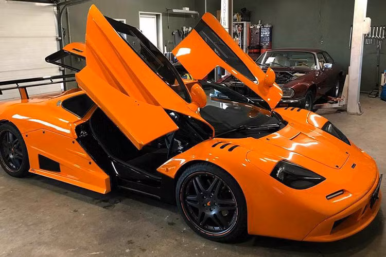 Trong khi những người hâm mộ thương hiệu McLaren và F1 sẽ nhanh chóng nhận ra dấu hiệu đây là xe nhái, nó chắc chắn là nằm trong số những siêu xe nhái đẹp và đủ sức lừa được các con mắt “gà mờ” trên đường phố.