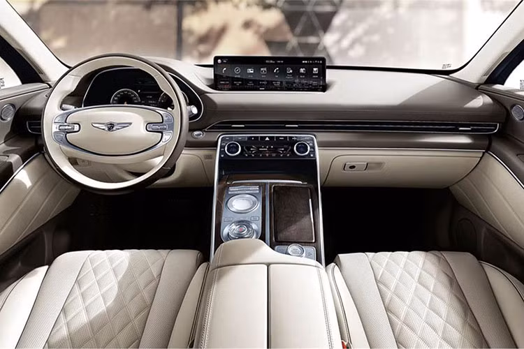 Phiên bản 4 chỗ ngồi này được hứa hẹn là mẫu xe chuyên chở khách VIP ở hàng ghế sau. Sự biến mất của hàng ghế thứ ba sẽ mang đến khoảng duỗi chân rộng rãi hơn nhiều cho hành khách trên Genesis GV80 2022 bản 4 chỗ. Ngoài ra, mẫu xe này còn được kỳ vọng là sẽ trở thành lựa chọn yêu thích của các gia đình 4 người.