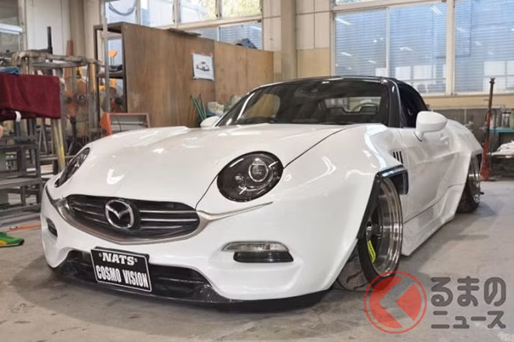 Thương hiệu Mazda đã chế tạo một số mẫu xe thực sự đặc biệt trong suốt chiều dài lịch sử, nhiều chiếc trong số đó chỉ lưu hành ở Nhật Bản và một số thị trường giới hạn. Một trong những cái tên như vậy là Mazda Cosmo cổ điển, một mẫu xe đã đưa động cơ quay đến với đại chúng vào năm 1967. Nếu không có mẫu xe 2 chỗ cổ điển này, Mazda RX-7 và động cơ quay có thể đã không bao giờ được chế tạo, chứ chưa nói đến những đỉnh cao mà chúng đã đạt được.
