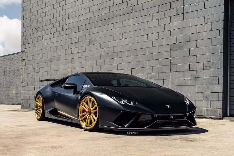  Lamborghini Huracan LP640-4 Performante ra mắt lần đầu tiên tại triển lãm Geneva Motor Show 2017.