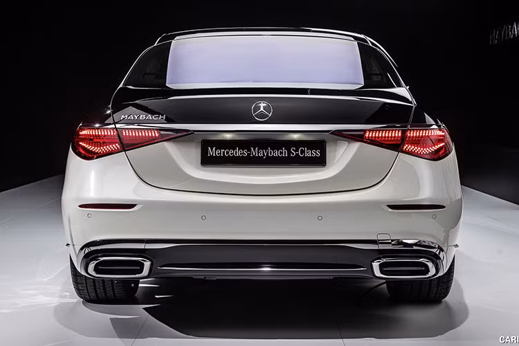 Hiện tại, giá xe Mercedes-Maybach S580 4Matic 2021 khi về đến dải đất hình chữ S đang được các công ty nhập khẩu tư nhân ở trong nước chào bán thấp nhất là 15 tỷ đồng và cao nhất lên đến 17,2 tỷ đồng. Mức giá này chưa bao gồm các chi phí ra biển số.