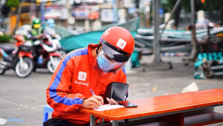 Cuoc van chuyen hang tang phi ma: Nguoi tieu dung keu troi