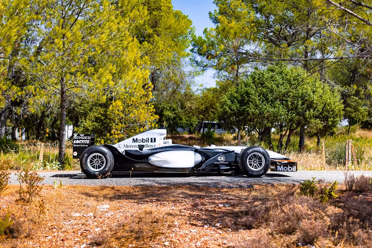 Chiếc xe đua McLaren MP4-17D này đã có tổng cộng 12 lần được mang ra thi đấu, bao gồm 7 lần vào 2002 và 5 lần vào 2003. Chặng đua đầu tiên của chiếc McLaren MP4-17D với số khung MP4-17A-06 là European GP diễn ra tại đường đua Nurburgring (Đức), Raikkonen đã cán đích ở vị trí thứ 3 sau 2 tay đua của đội Ferrari.