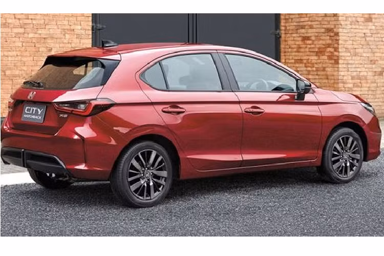 PT Honda Prospect Motor (HPM) - Nhà phân phối chính thức của Honda tại Indonesia cho biết doanh số của Honda City Hatchback đã vượt 1.000 xe so với mục tiêu mỗi tháng mà HPM đặt ra, và danh sách khách chờ mua City Hatchback ở Indonesia hiện đang kéo dài tới tháng 8/2021.
