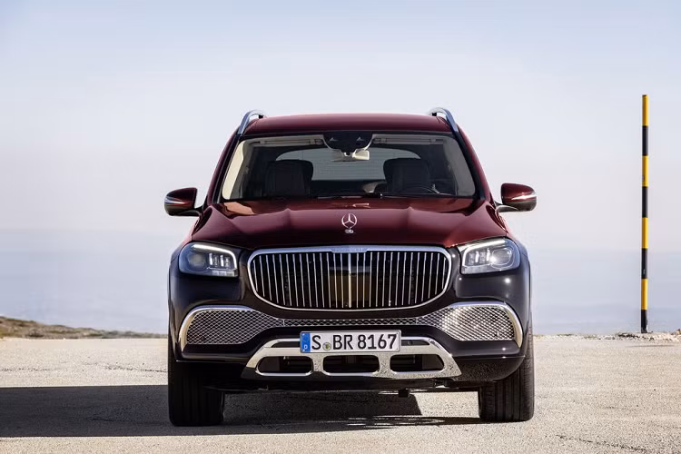 Giá xe Mercedes-Maybach GLS 600 4MATIC 2021 được phân phối chính hãng với mức bán ra cho bản tiêu chuẩn 11,5 tỷ đồng (đã bao gồm thuế GTGT) cùng danh sách trang bị tùy chọn cá nhân hóa đa dạng. 
