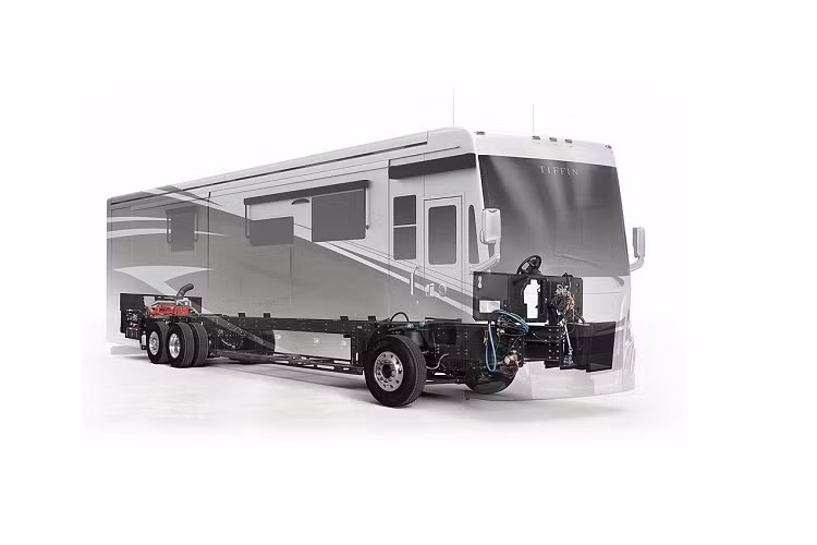 Giống như hầu hết các sản phẩm trước đó của Tiffin, Zephyr motorhome cỡ lớn được phát triển trên nền tảng khung gầm PowerGlide độc quyền với khả năng mang đến sự ổn định thân xe và thoải mái tuyệt đối. Cung cấp sức mạnh cho Zephyr là động cơ Cummins X15 mạnh 605 mã lực và 2.644 Nm momen xoắn, kết hợp cùng khung gầm PowerGlide cho sức kéo tối đa 20.000 lbs (khoảng 9.072 kg).